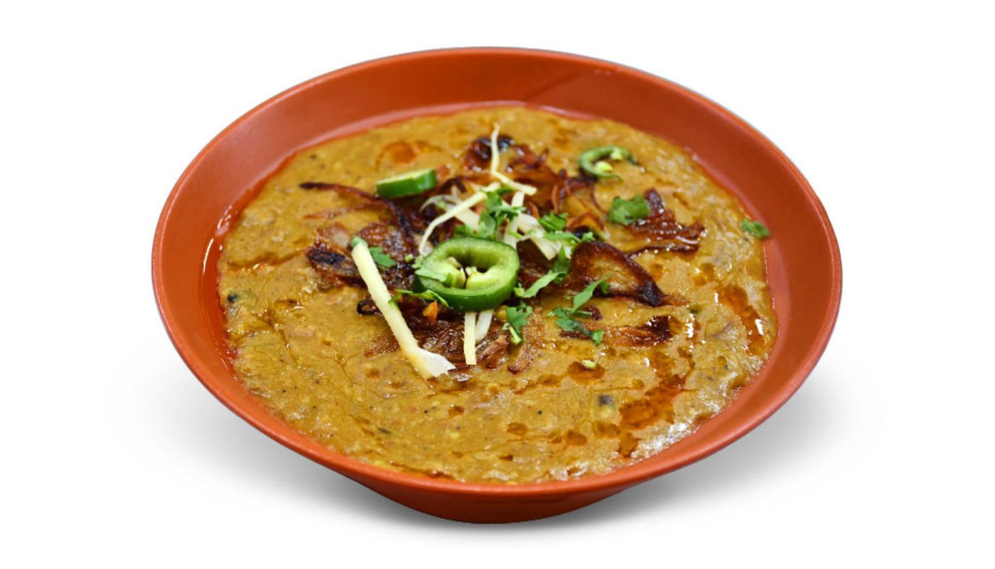 Beef haleem in Dubai topped with fried onions, ginger and lemon – B&B Restaurant